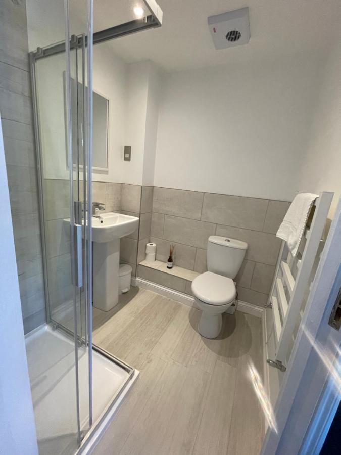 Beautiful Town House With Private Garden And Patio Villa Canford Magna Bagian luar foto