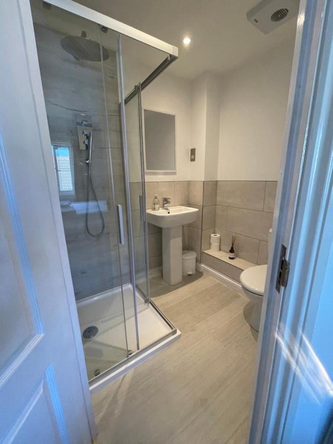 Beautiful Town House With Private Garden And Patio Villa Canford Magna Bagian luar foto