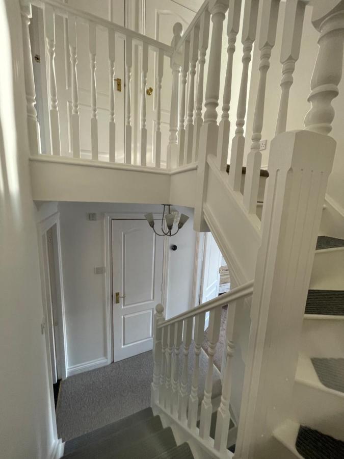 Beautiful Town House With Private Garden And Patio Villa Canford Magna Bagian luar foto